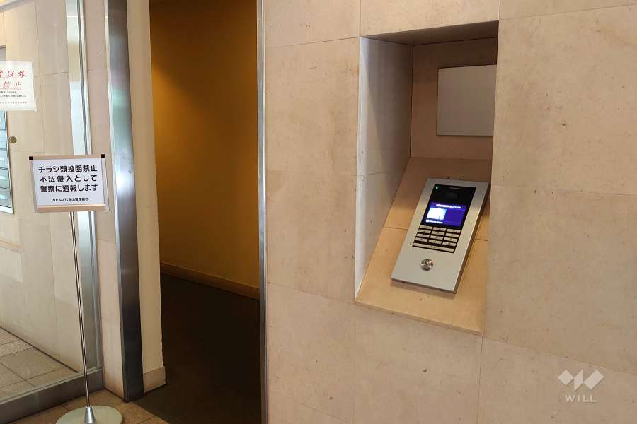 エントランスはオートロック付きです。