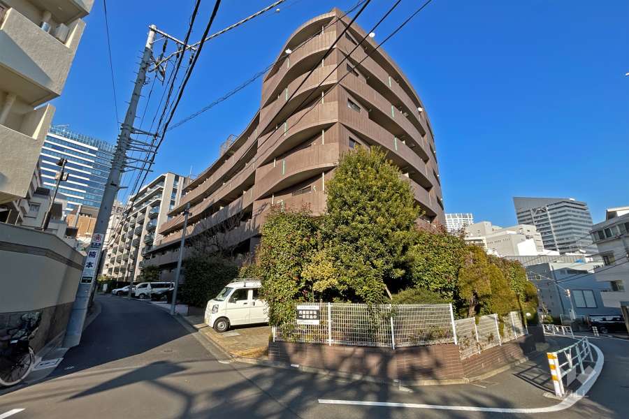 敷地南側前面道路と西側道路