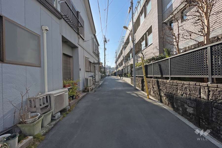 敷地東側の前面道路