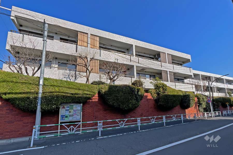 ライオンズマンション鉢山の外観（南西側から）