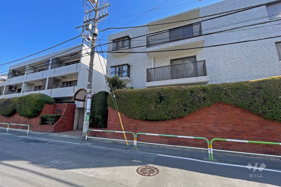 ライオンズマンション鉢山の外観（南東側から）