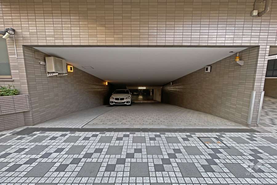 駐車場の出入り口（リングシャッター式）