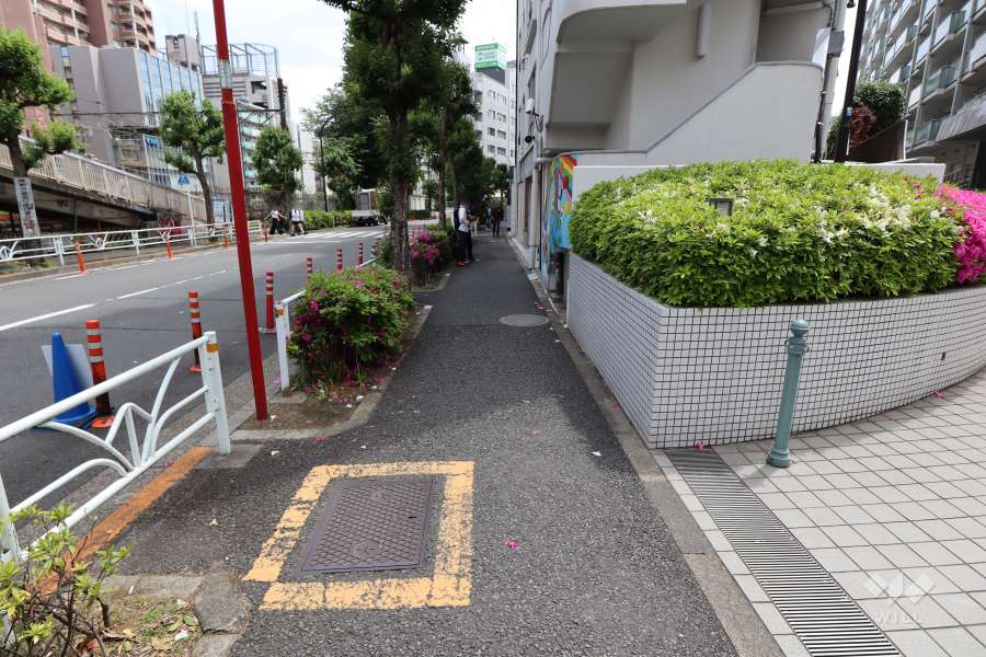 敷地北東側の前面道路