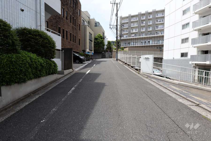 敷地南側の前面道路