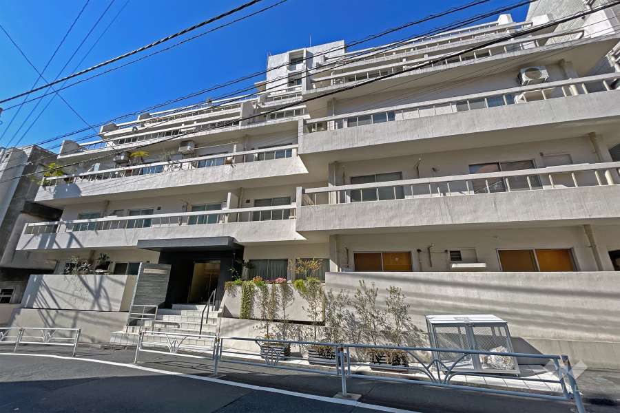 渋谷アジアマンションの外観（南東側から）