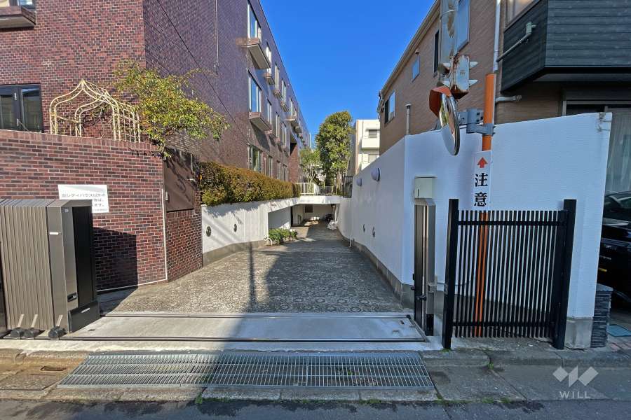 駐車場の出入り口