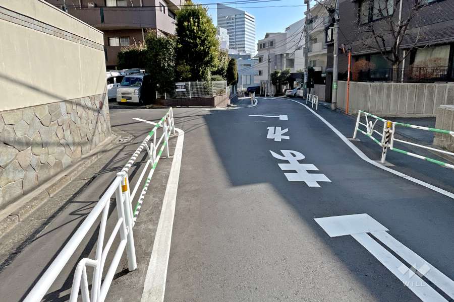 敷地東側の前面道路