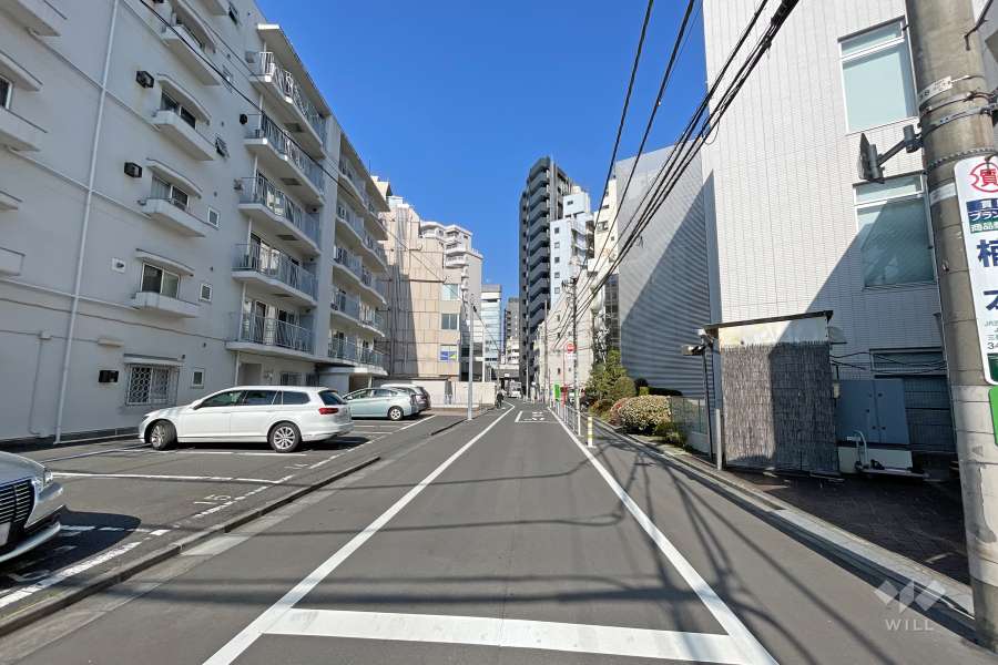 敷地北東側の前面道路