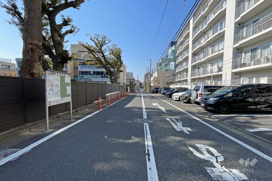 敷地南東側の前面道路