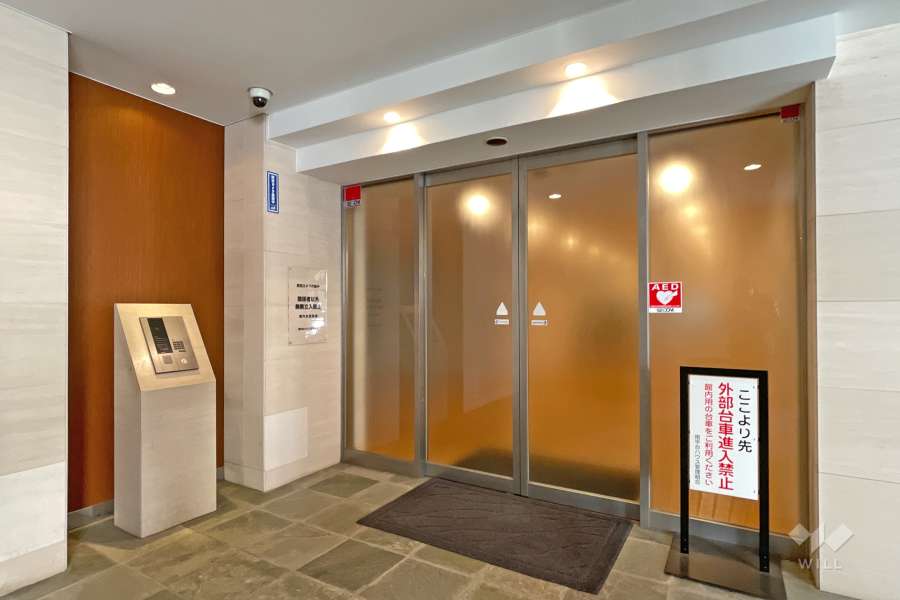 エントランスはオートロック付きです。