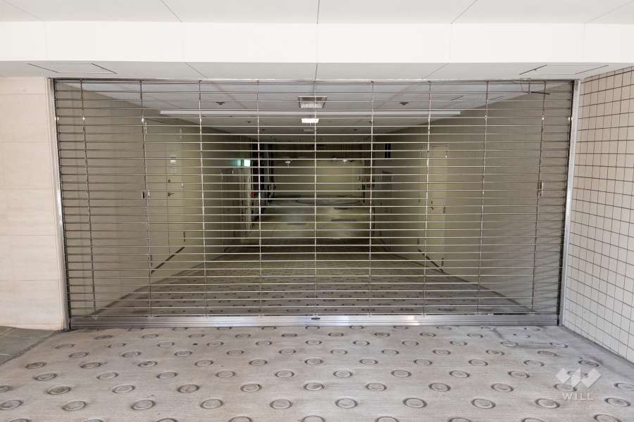 駐車場の出入り口（リングシャッター付き）