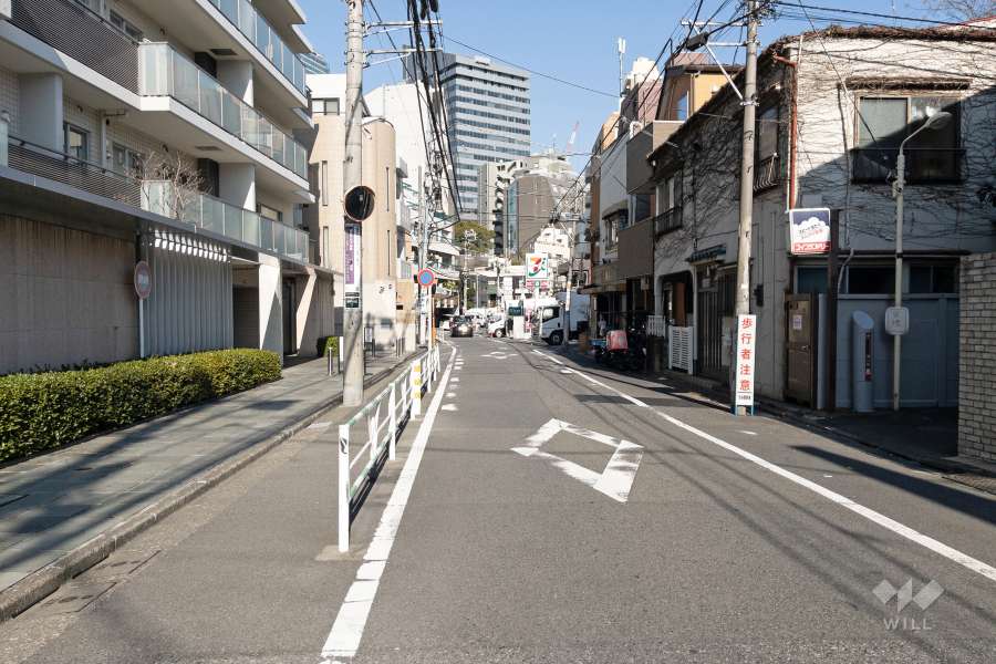 敷地南東側の前面道路