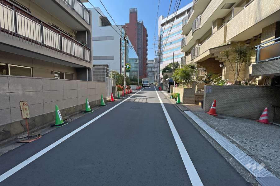 敷地北西側の前面道路