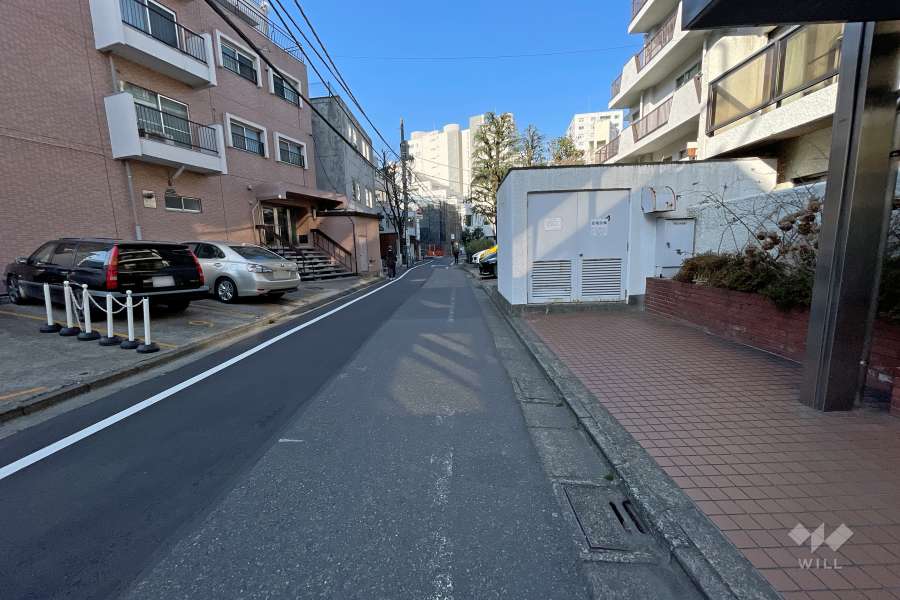 敷地南側の前面道路