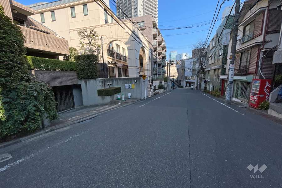 敷地東側の前面道路
