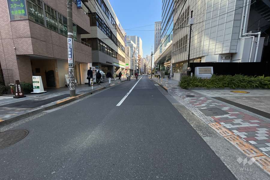 敷地北側の前面道路