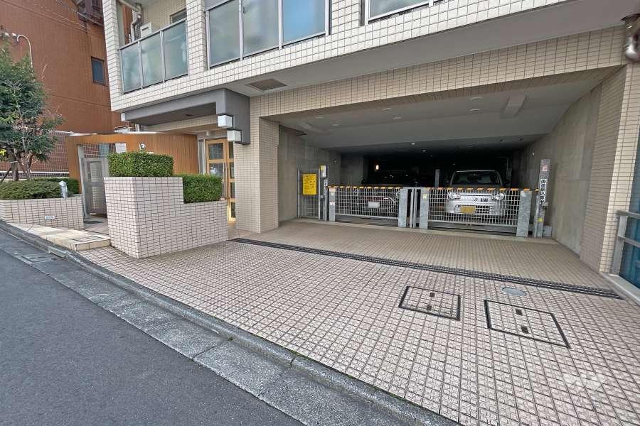 敷地内駐車場（屋内機械式）