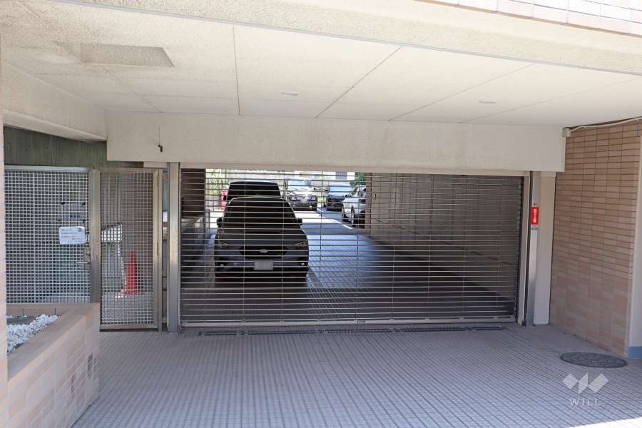 駐車場の出入り口（リングシャッター付き）
