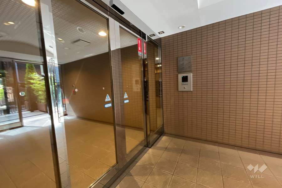 エントランスはオートロック付きです。