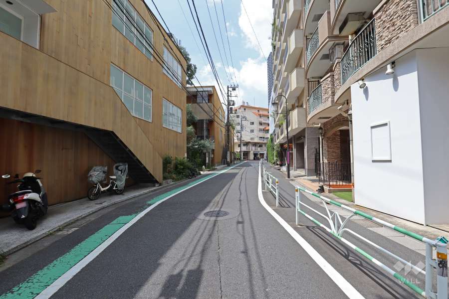 敷地東側の前面道路