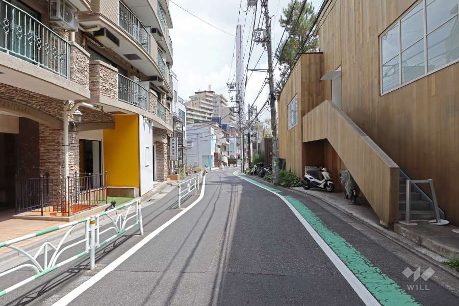 敷地南東側の前面道路