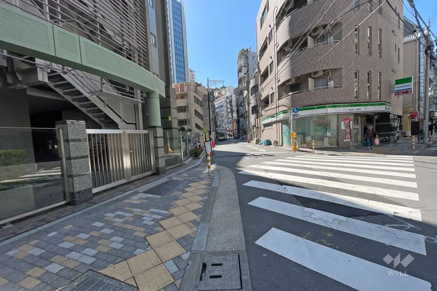 敷地北側の前面道路