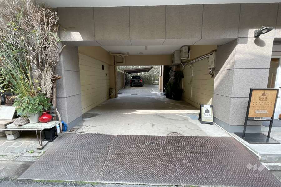 駐車場の出入り口