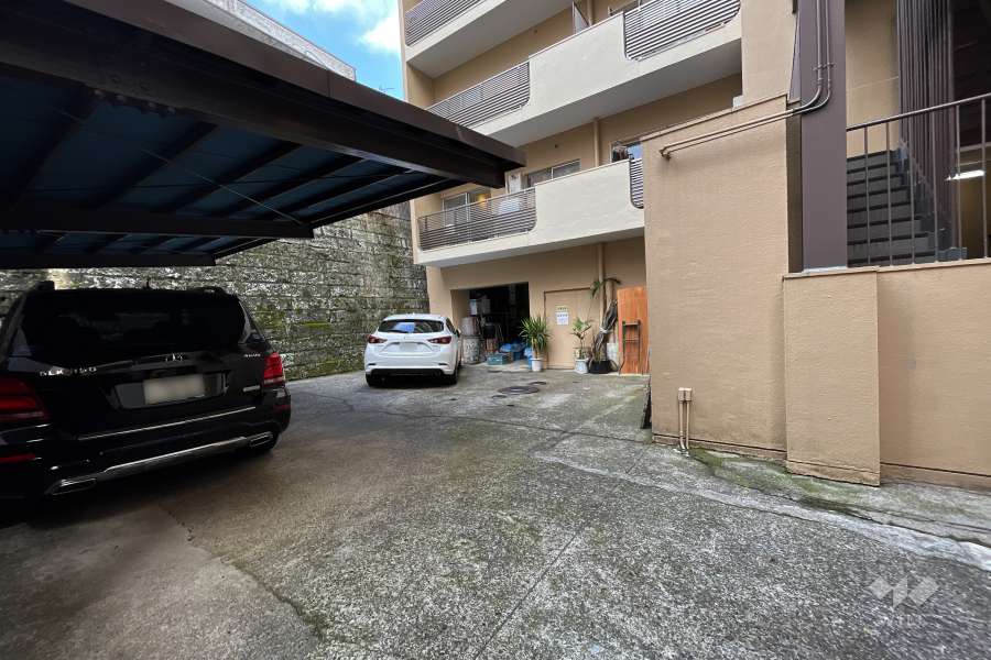 敷地内駐車場（屋外平面式・屋内平面式）