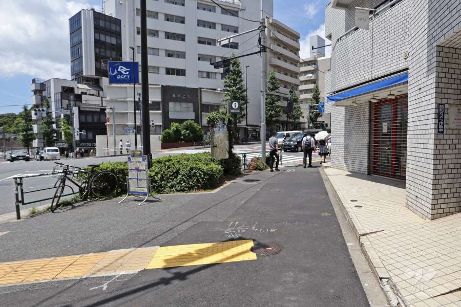 敷地南側・南西側前面道路（西側から）