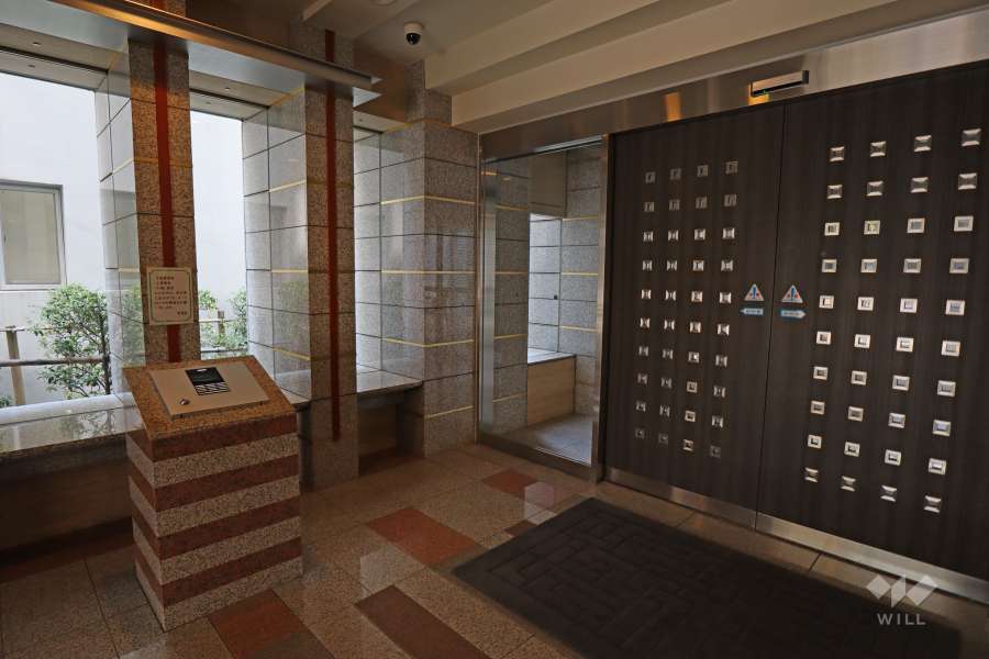 エントランスはオートロック付きです。