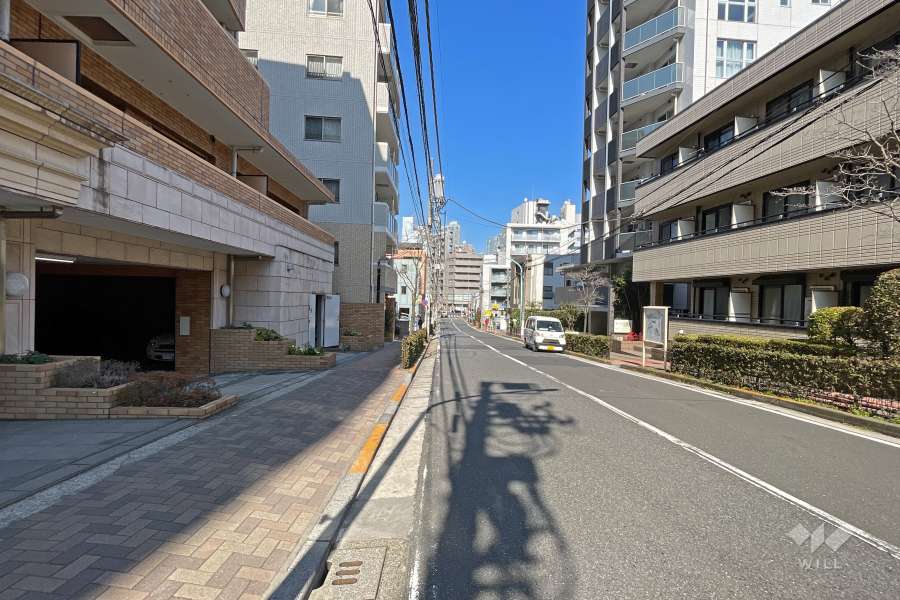 敷地東側の前面道路