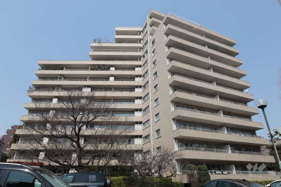 代官山マンションの外観(南東側から)