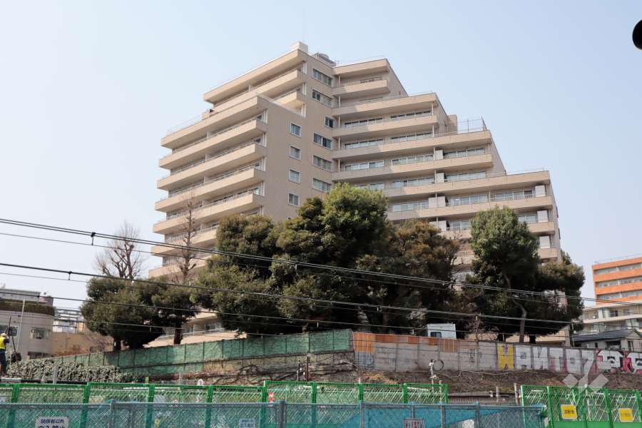 代官山マンションの外観(東側から)