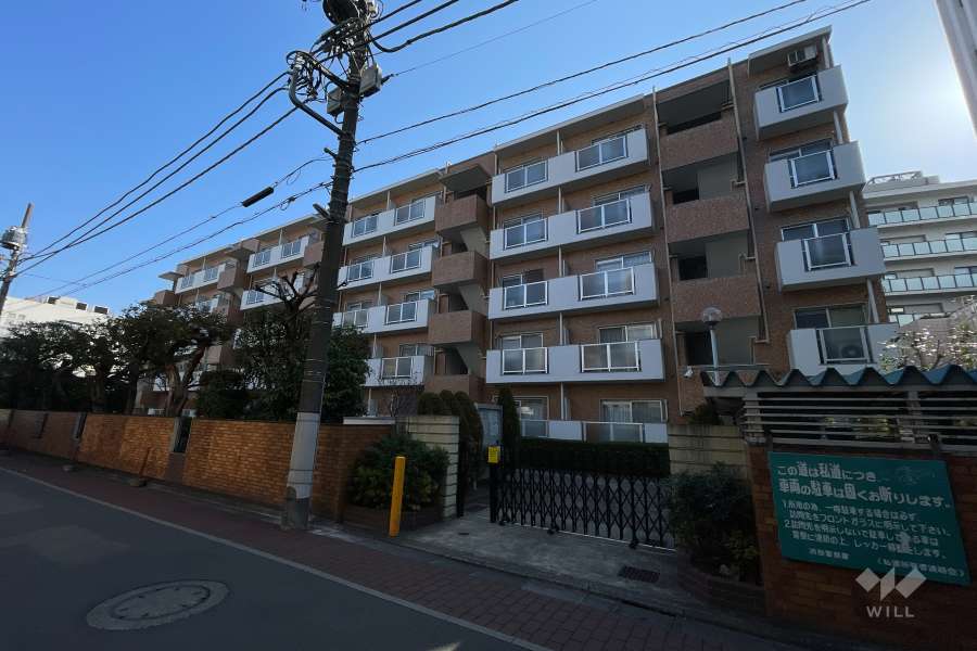 代官山ローヤルコーポの外観（前面道路の南東側から）