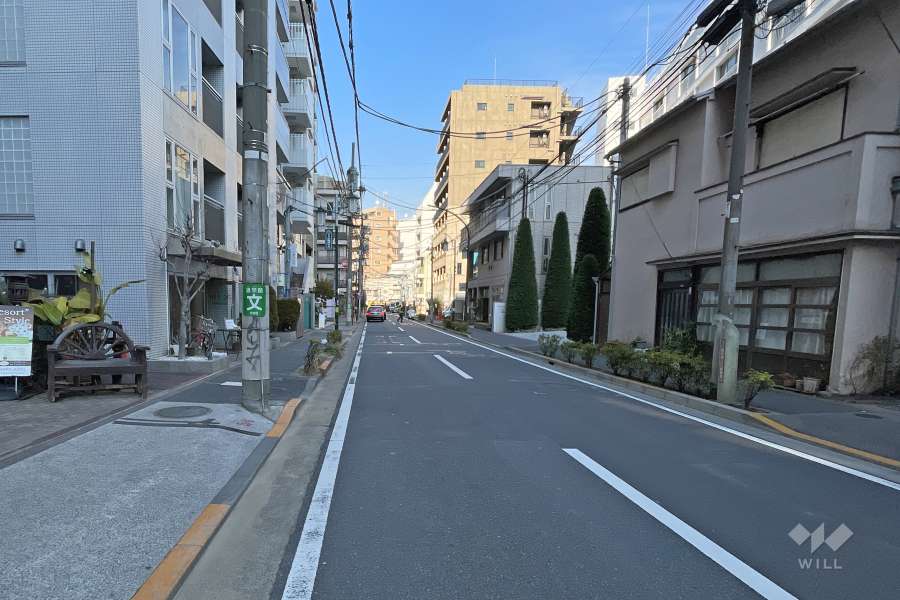 敷地南東側の前面道路