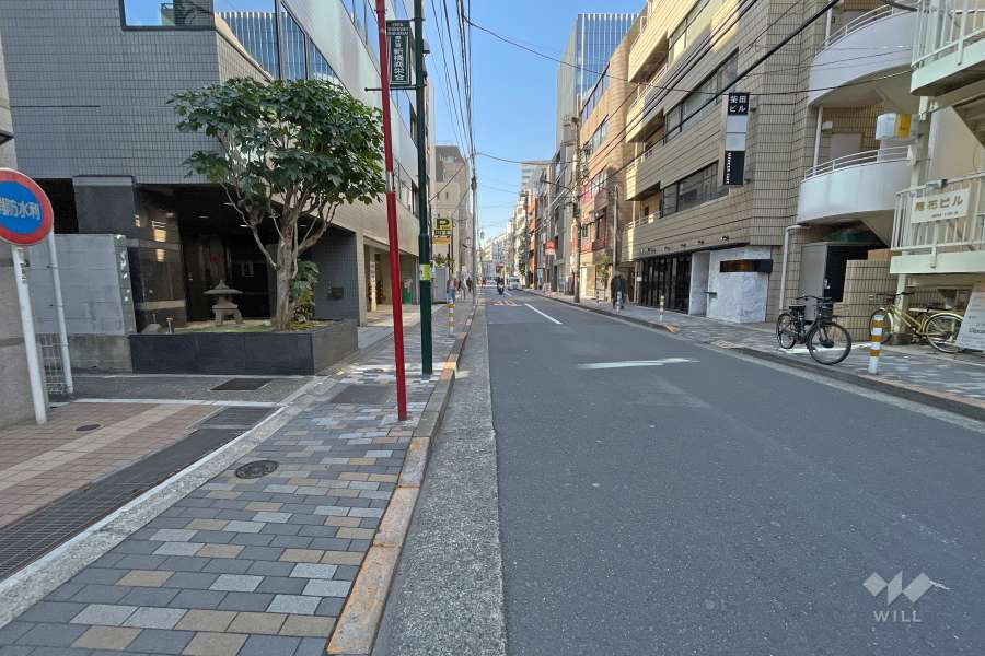 敷地北側の前面道路