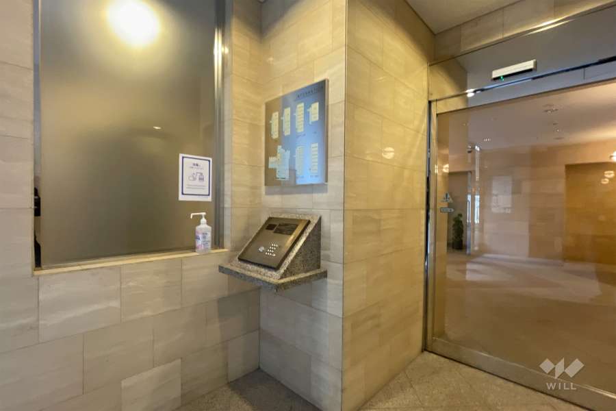 エントランスはオートロック付きです。