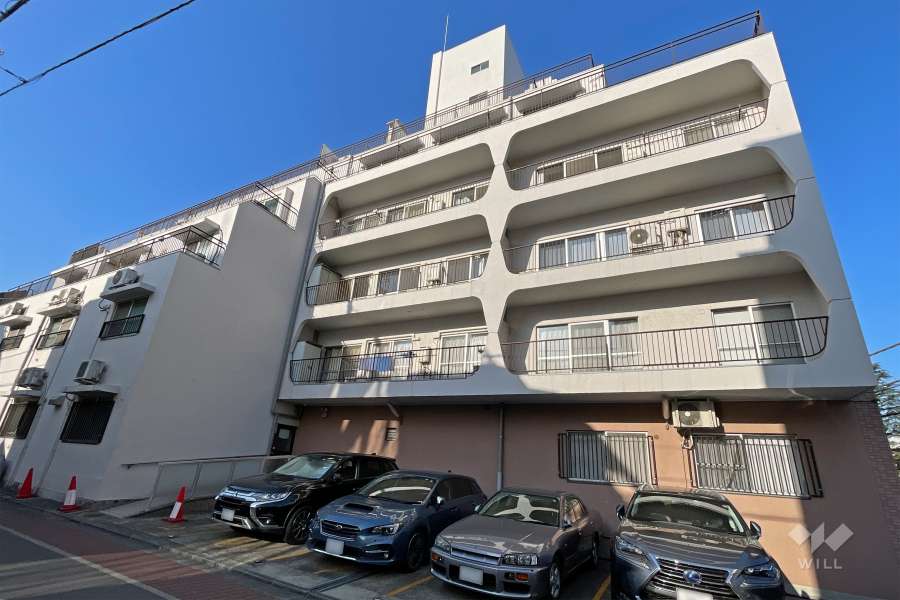 日商岩井代官山マンションの外観（東側から）