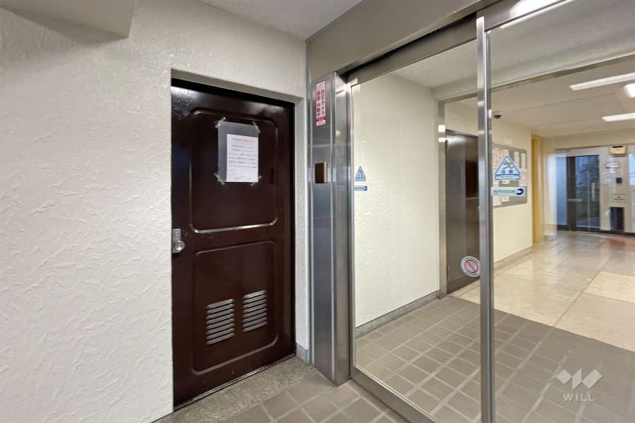 エントランスはオートロック付きです。