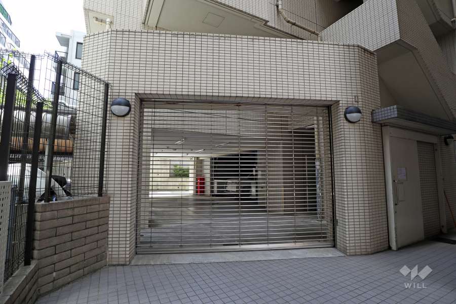 敷地内駐車場入り口（屋外機械式）