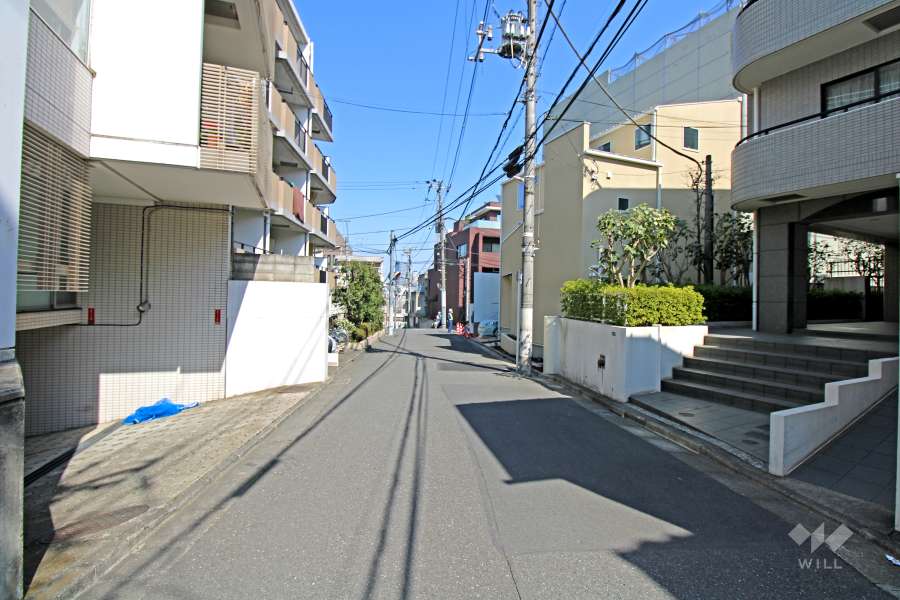 敷地東側の前面道路