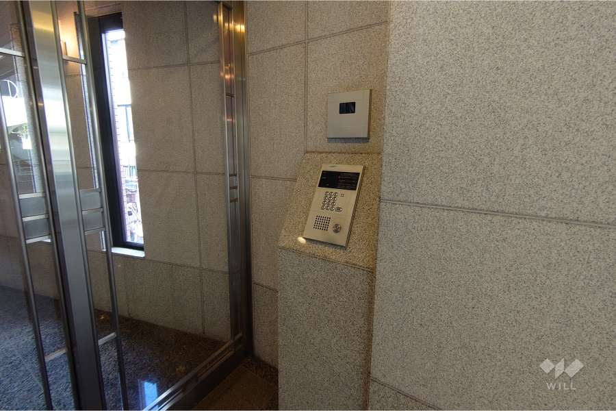 エントランスはオートロック付きです。
