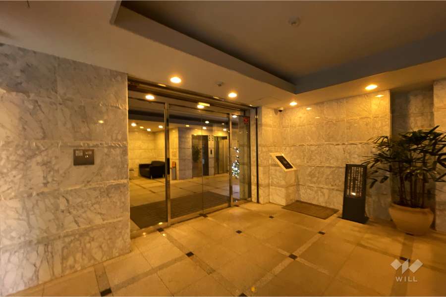 エントランスはオートロック付きです。