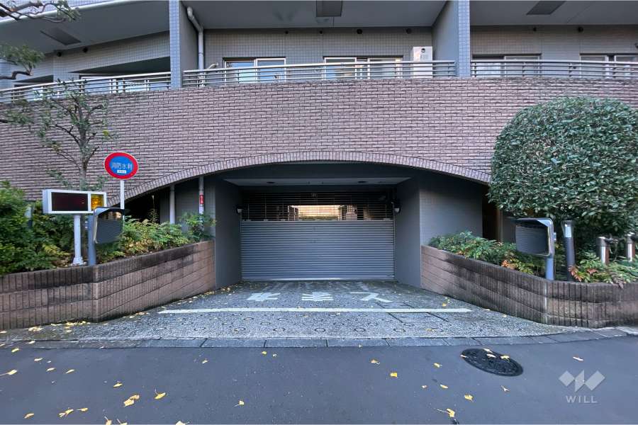 駐車場の出入り口（リングシャッター付き）