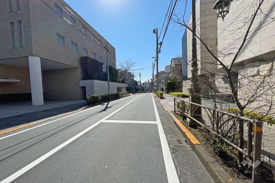 敷地東側の前面道路
