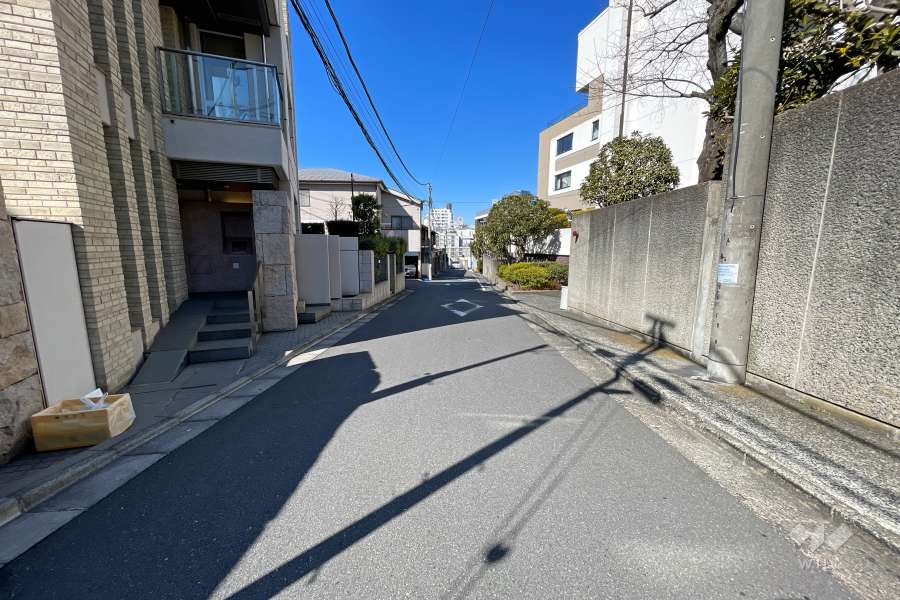 敷地北西側の前面道路