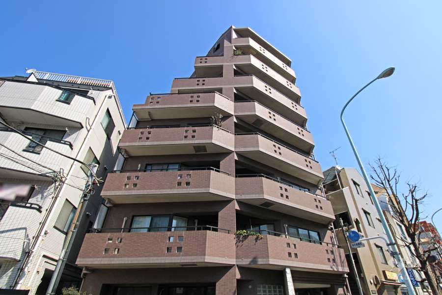 オリンポス代々木上原の外観（南西側から）