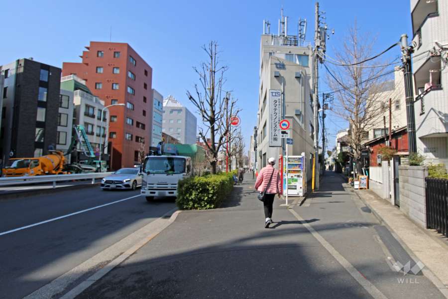 敷地南側の前面道路（東側から）