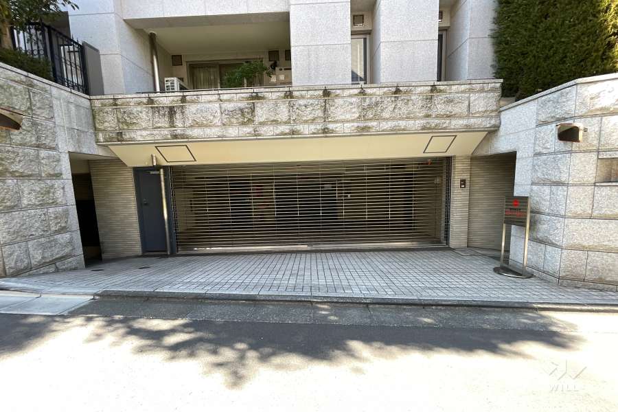 駐車場の出入り口（リングシャッター付き）