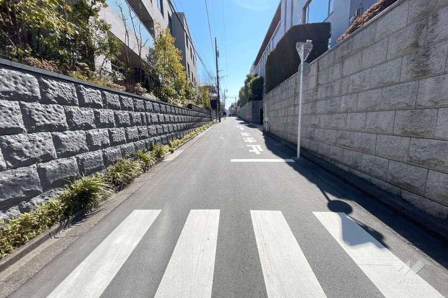 敷地北東側の前面道路